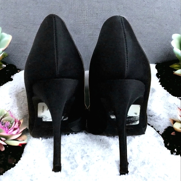 LE CHATEAU WOMENS BLACK OPRN TOE HEELS WITH ROSE BOW - Picture 5 of 7